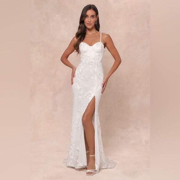 🔆 Lulu's Ethereal Elegance White Embroidered Lace-Up Maxi Dress, Small NWT - Picture 2 of 11